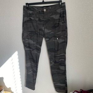 LIKE NEW Black/Grey Camo Stretchy Pants